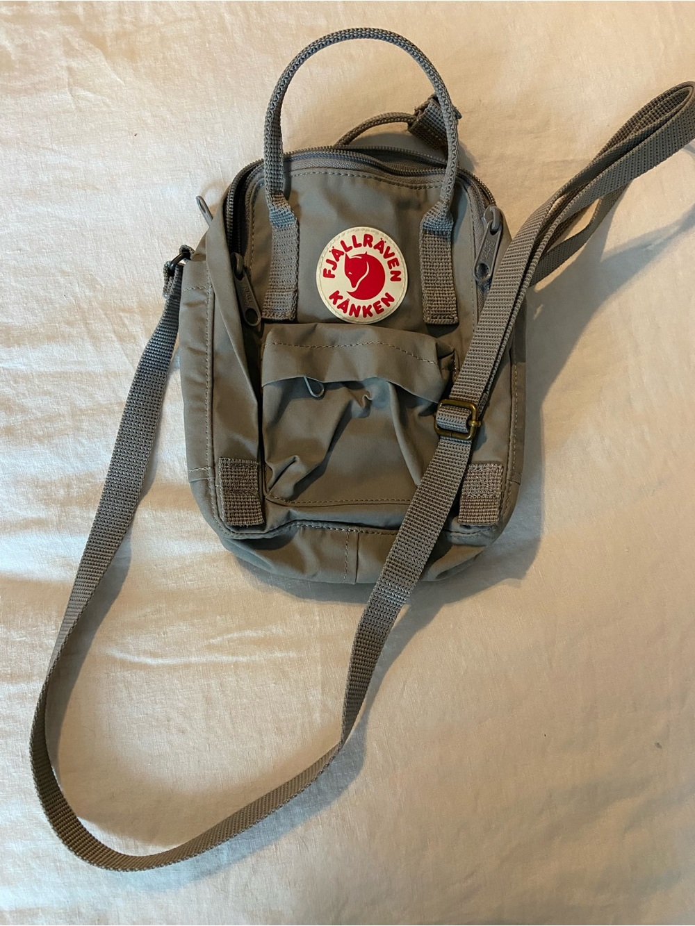 Fjallraven Kanken Mini Crossbody Backpack — Gray